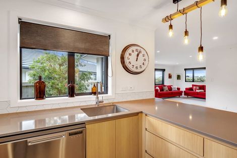 Photo of property in 42 Silicon Way, Fitzherbert, Palmerston North, 4410