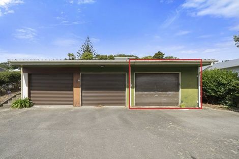 Photo of property in 144 Newlands Road, Newlands, Wellington, 6037