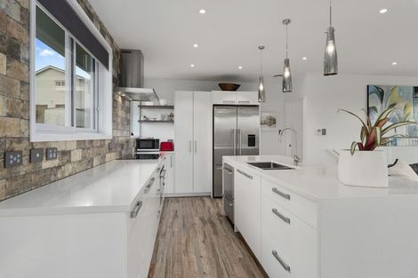 Photo of property in 1/467 Beach Road, Murrays Bay, Auckland, 0630