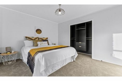 Photo of property in 2/13 Jonathan Place, Sunnynook, Auckland, 0620
