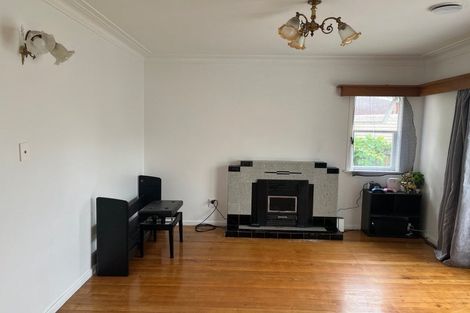 Photo of property in 8 Harry Ward Place, Henderson, Auckland, 0610