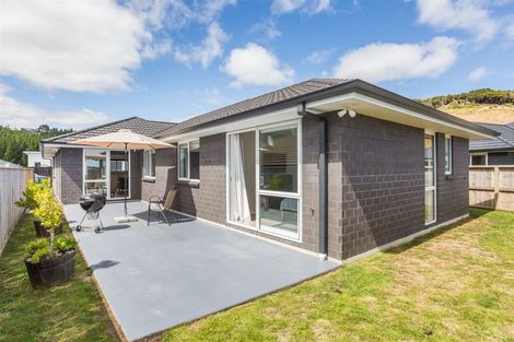 Photo of property in 3 Weatherdeck Close, Whitby, Porirua, 5024