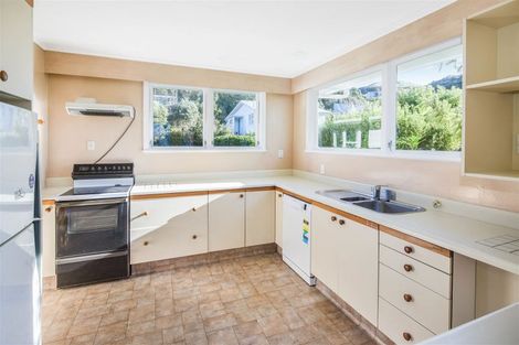 Photo of property in 28 Fairburn Grove, Johnsonville, Wellington, 6037