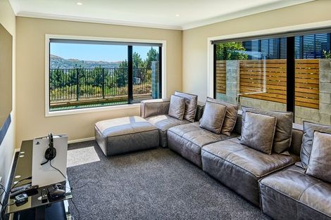 Photo of property in 12 Boeing Way, Newlands, Wellington, 6037