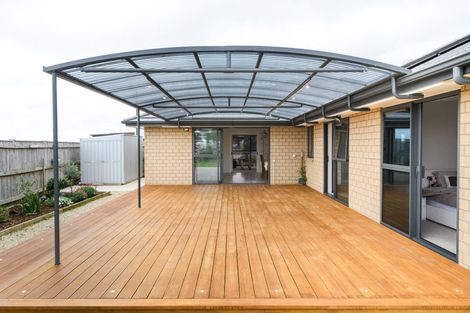 Photo of property in 55 Vaucluse Heights, Fitzherbert, Palmerston North, 4410