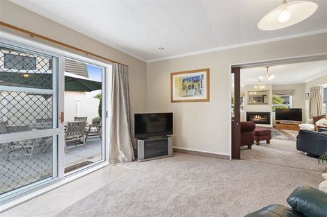 Photo of property in 2 Aitchison Place, Levin, 5510