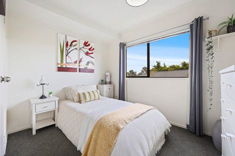 Photo of property in 2/34 Tupaki Place, Pakuranga Heights, Auckland, 2010