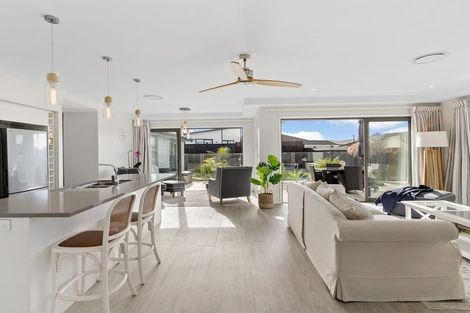 Photo of property in 6 Davey Crescent, Orewa, 0931