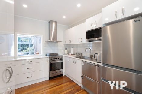 Photo of property in 74 Newlands Road, Newlands, Wellington, 6037