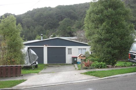 Photo of property in 38 Lowry Crescent, Stokes Valley, Lower Hutt, 5019