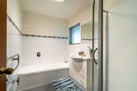 Photo of property in 94 Ayton Drive, Totara Vale, Auckland, 0629