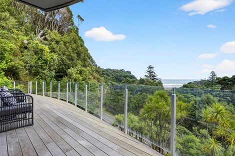 Photo of property in 10 Waitea Road, Muriwai, Waimauku, 0881