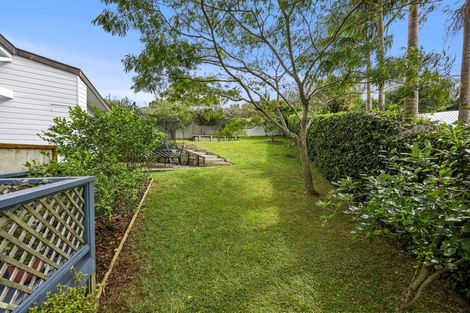 Photo of property in 16 Oakpark Place, West Harbour, Auckland, 0618