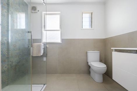 Photo of property in 18 Hatherlow Street, Glenfield, Auckland, 0629