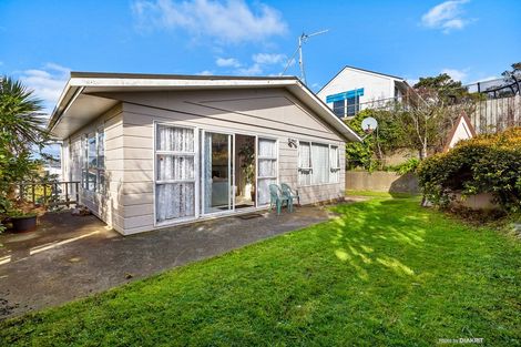 Photo of property in 21 Fitzpatrick Street, Newlands, Wellington, 6037