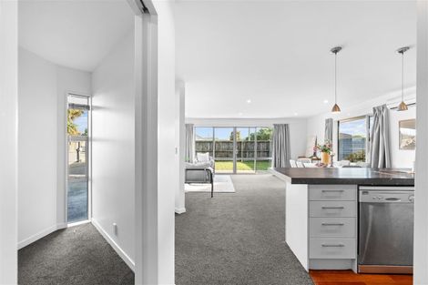 Photo of property in 98 Gilberthorpes Road, Hei Hei, Christchurch, 8042