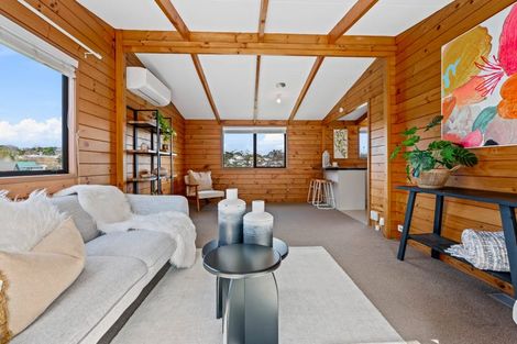 Photo of property in 5 Elizabeth Drive, West Harbour, Auckland, 0618