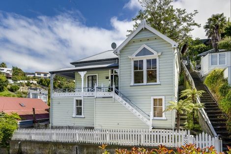 Photo of property in 2 Cameron Road, Bluff Hill, Napier, 4110