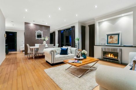 Photo of property in 19 Springvale Drive, Fairview Heights, Auckland, 0632