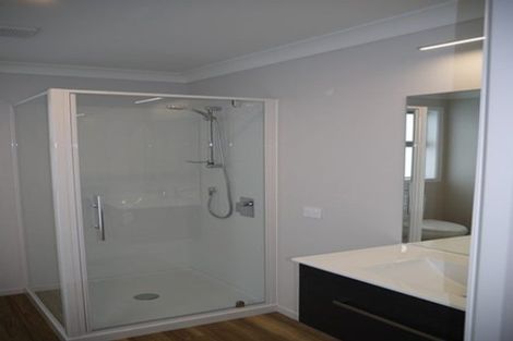 Photo of property in 25 Grumman Lane, Newlands, Wellington, 6037