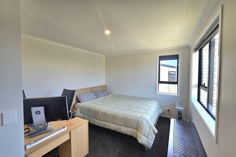 Photo of property in 25 Discovery Place, Marfell, New Plymouth, 4310