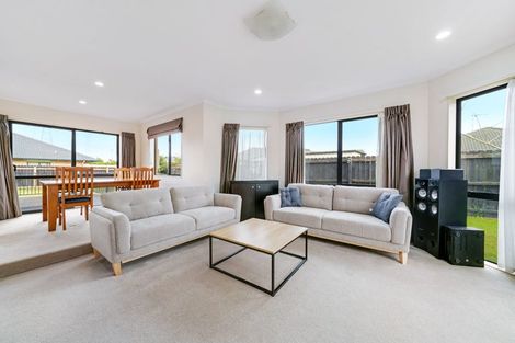 Photo of property in 8 Morewa Place, Takanini, 2112