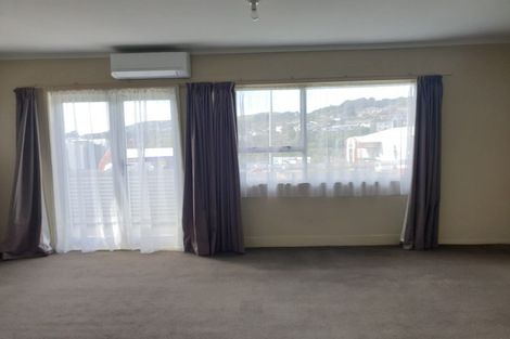 Photo of property in 2/126 Redwood Avenue, Tawa, Wellington, 5028
