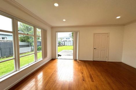 Photo of property in 37 Shortt Avenue, Mangere Bridge, Auckland, 2022