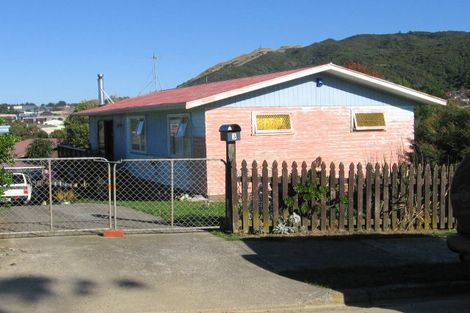 Photo of property in 3 Te Arataura Street, Takapuwahia, Porirua, 5022