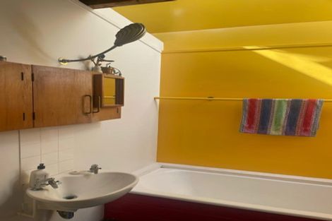 Photo of property in 15b Second Avenue, Stanley Point, Auckland, 0624