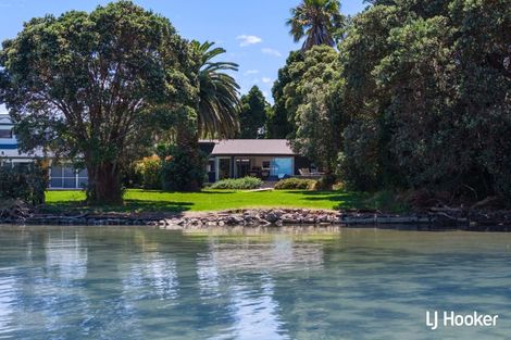 Photo of property in 13 Waione Avenue, Athenree, Waihi Beach, 3177