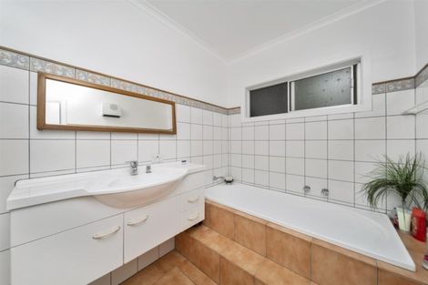 Photo of property in 40 Bear Street, Waverley, 4510