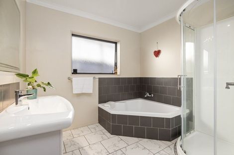 Photo of property in 57 Oteki Park Drive, Welcome Bay, Tauranga, 3112