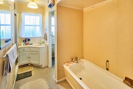 Photo of property in 21 Colin Grove, Hutt Central, Lower Hutt, 5010