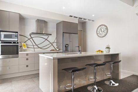 Photo of property in 10 Glen Bridge Lane, Harewood, Christchurch, 8051