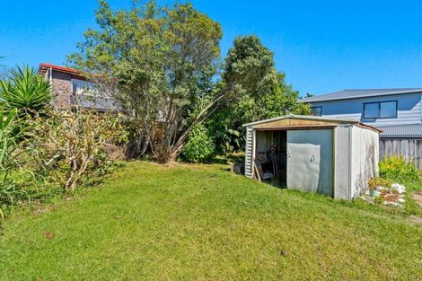 Photo of property in 4 Duncan Avenue, Te Atatu South, Auckland, 0610