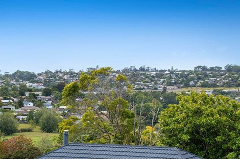 Photo of property in 2/8a Target Road, Totara Vale, Auckland, 0629