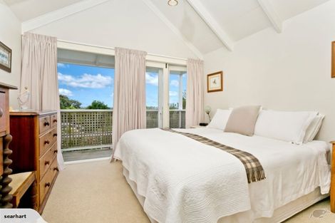 Photo of property in 11 Albany Highway, Unsworth Heights, Auckland, 0632