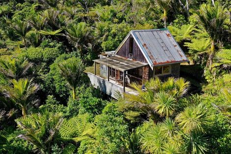 Photo of property in 77 Karekare Road, Karekare, Auckland, 0772