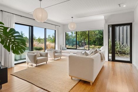 Photo of property in 7 Fairway Drive, Martinborough, 5711