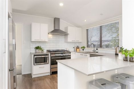 Photo of property in 5 Paruru Avenue, Northcote, Auckland, 0627