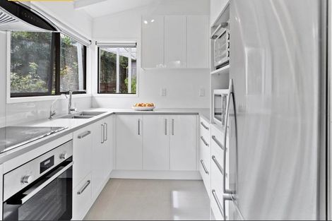 Photo of property in 30 Mannering Place, Hillcrest, Auckland, 0627