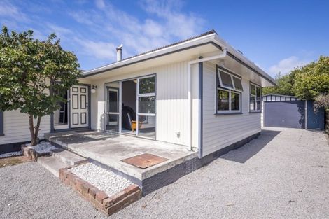 Photo of property in 38 Walton Road, Paraparaumu Beach, Paraparaumu, 5032