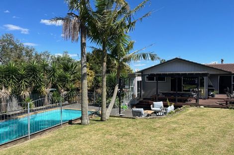 Photo of property in 11 Hutchinsons Road, Bucklands Beach, Auckland, 2014