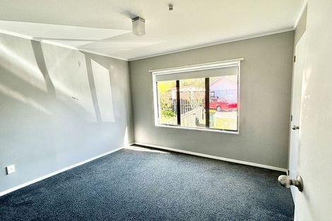 Photo of property in 77 Meadowvale Rise, Titirangi, Auckland, 0604