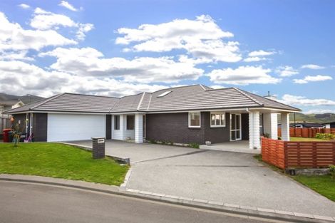 Photo of property in 2 Grace Cove, Aotea, Porirua, 5024