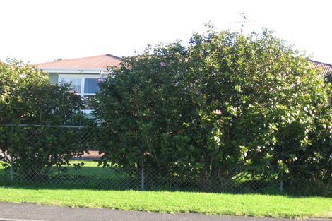 Photo of property in 16 Edward Avenue, Orewa, 0931