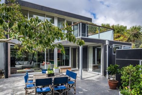 Photo of property in 22 Puriri Street, Eastbourne, Lower Hutt, 5013