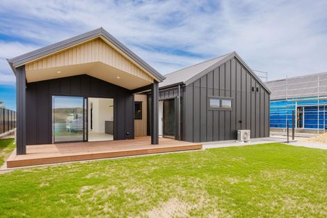 Photo of property in 14 Annie Aranui Drive, Poraiti, 4182