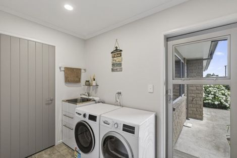 Photo of property in 2 Oakwood Drive, Highlands Park, New Plymouth, 4312